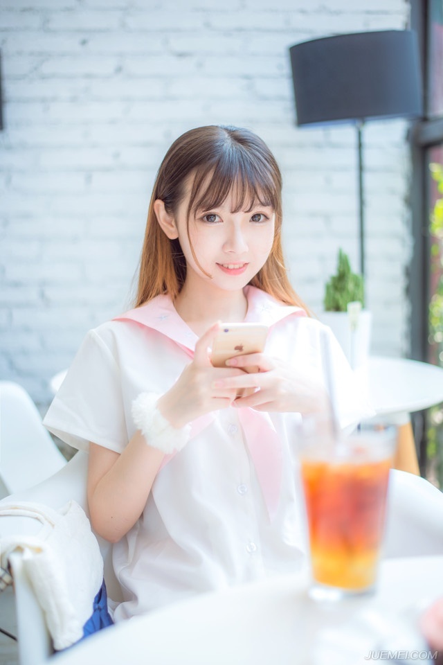 “以士元的性格，恐怕不日便会打来，江州新定，人心不稳，我需在此坐镇，同时请严颜将军联络昔日部将，说降巴郡各城，幼常，我意让你秘密潜入成都，暗中联络成都世家，想办法挑拨成都世家！”诸葛亮看向马谡，一边在地图上勾勒，一边沉声道。